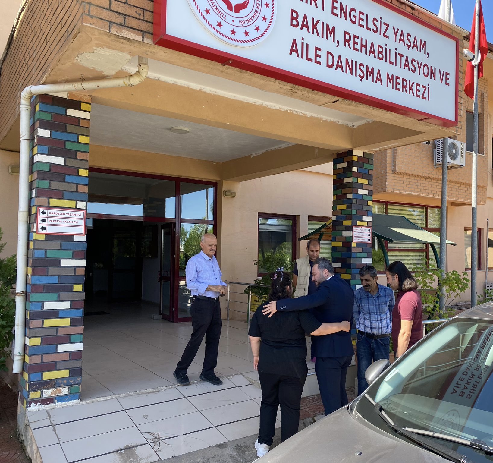 Siirt Sosyal Hizmet İl Müdürü Sidar Engelli Bireylerin Yüzünü Güldürdü | Siirt Olay Haber Siirt Sosyal Hizmet İl Müdürü Sidar Engelli Bireylerin Yüzünü Güldürdü | Siirt Olay Haber