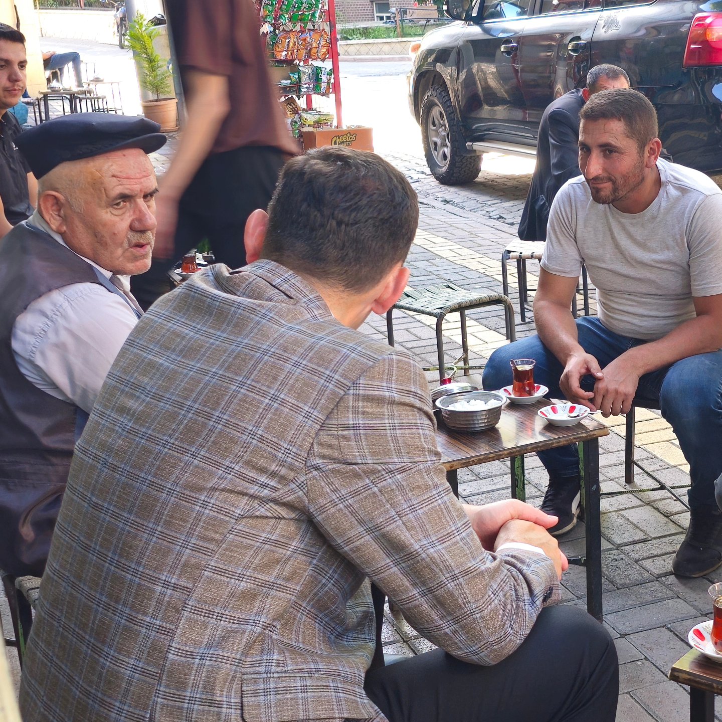 Pervari Kaymakamı Sahada | Siirt Olay Haber Pervari Kaymakamı Sahada | Siirt Olay Haber