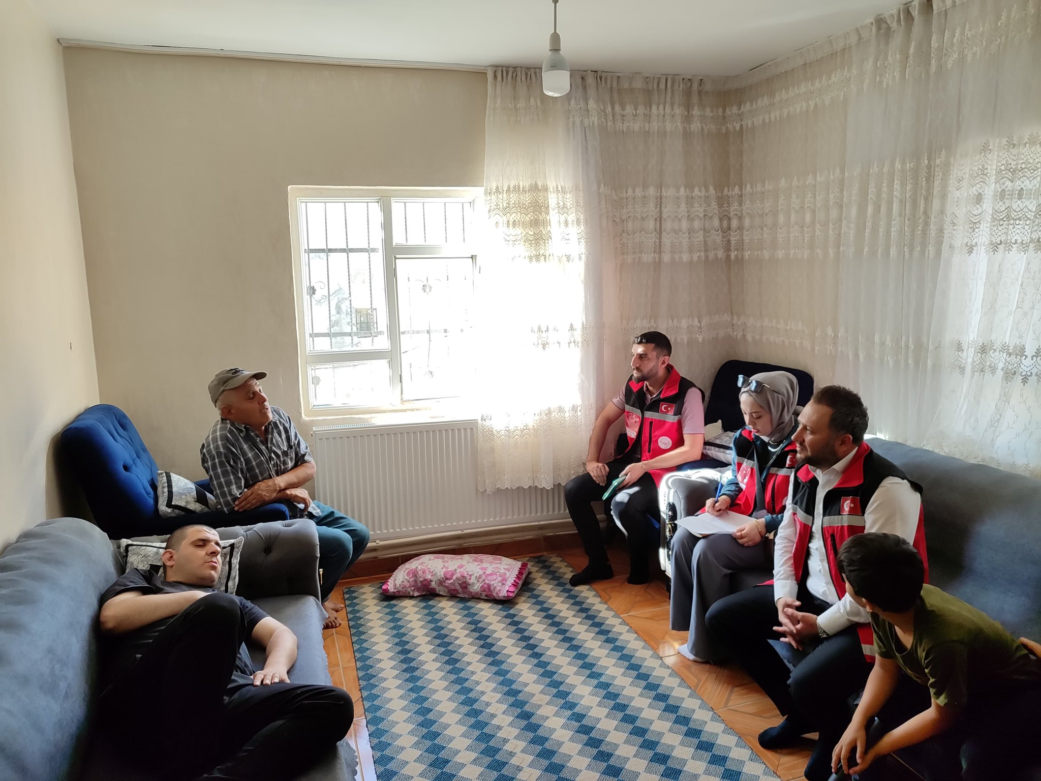 Siirt Sosyal Hizmetler Müdürü Sidar’dan Aile Ziyareti | Siirt Olay Haber Siirt Sosyal Hizmetler Müdürü Sidar’dan Aile Ziyareti | Siirt Olay Haber