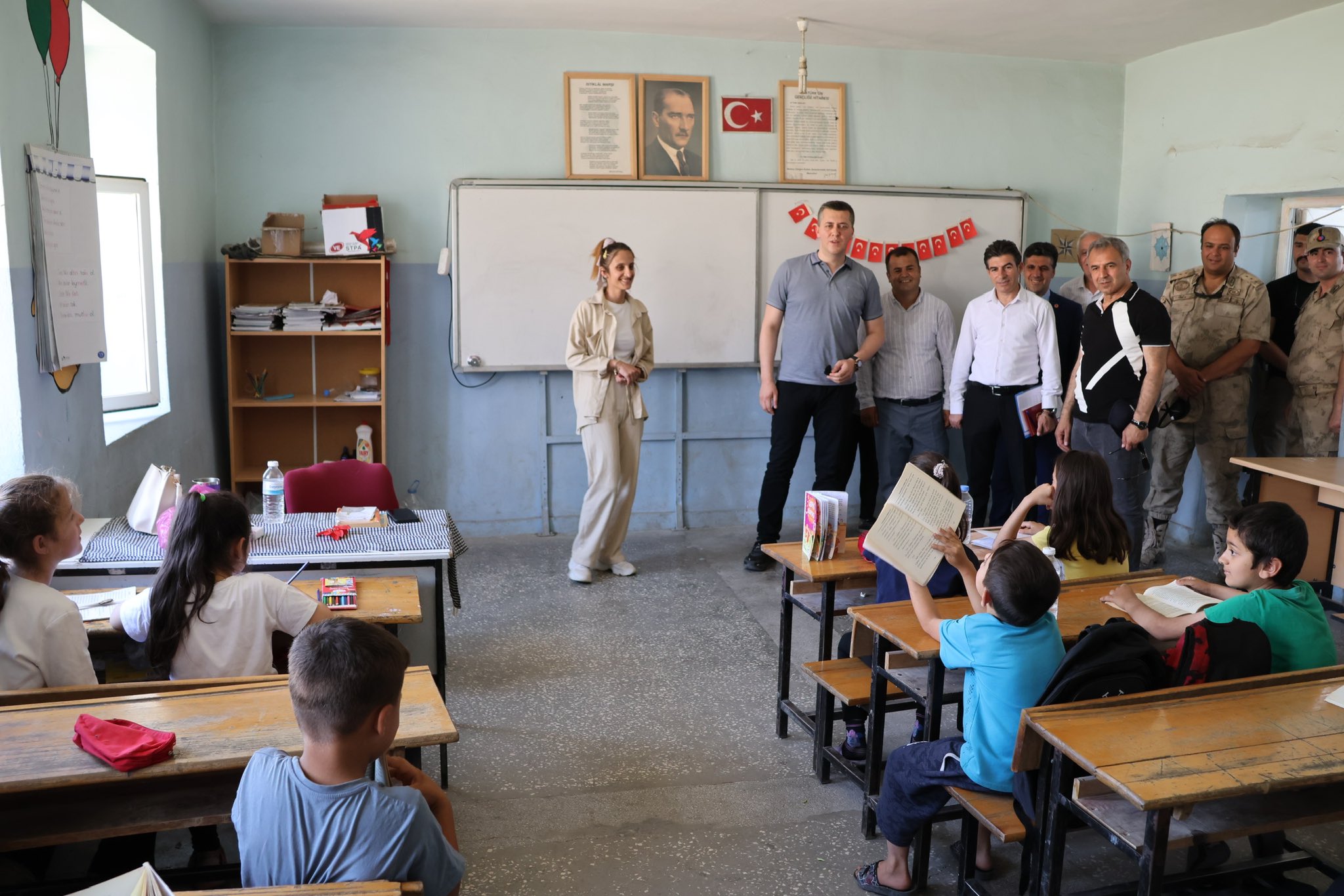 Siirt-Kurtalan Kaymakamı Vatandaşlarla Bir Araya Geldi | Siirt Olay Haber Siirt-Kurtalan Kaymakamı Vatandaşlarla Bir Araya Geldi | Siirt Olay Haber