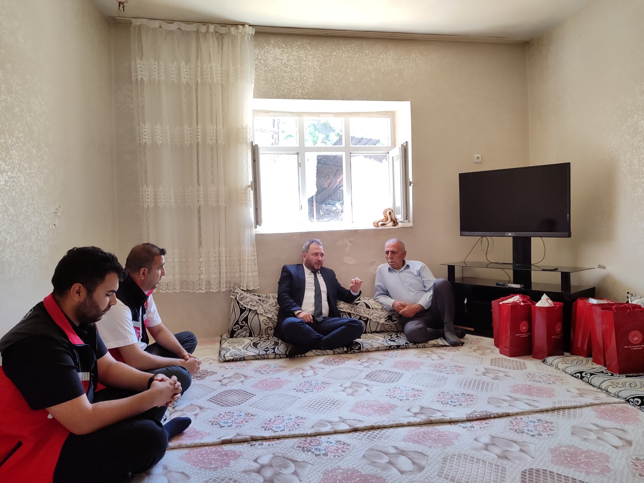 Siirt’te Şehit Ailesine Ziyaret | Siirt Olay Haber Siirt’te Şehit Ailesine Ziyaret | Siirt Olay Haber