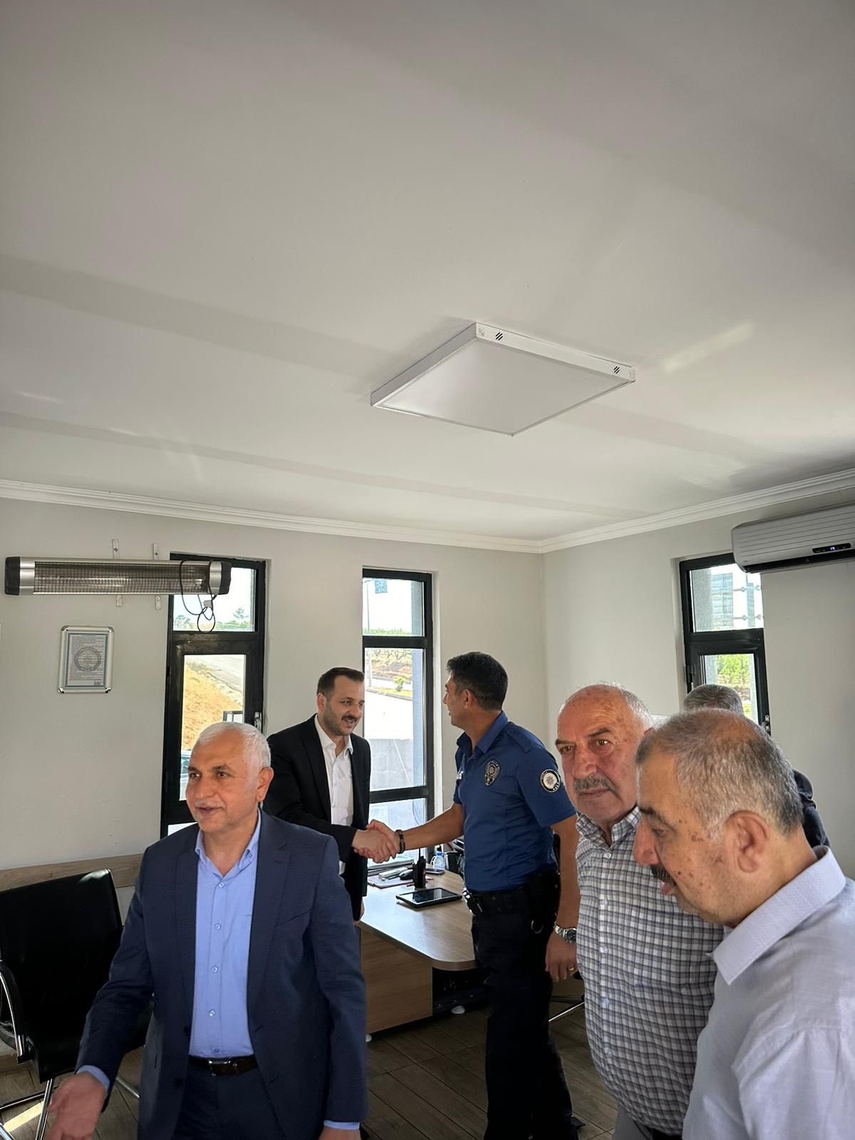 Siirt İl Başkanı Nöbet Tutan Polislerle Bayramlaştı | Siirt Olay Haber Siirt İl Başkanı Nöbet Tutan Polislerle Bayramlaştı | Siirt Olay Haber