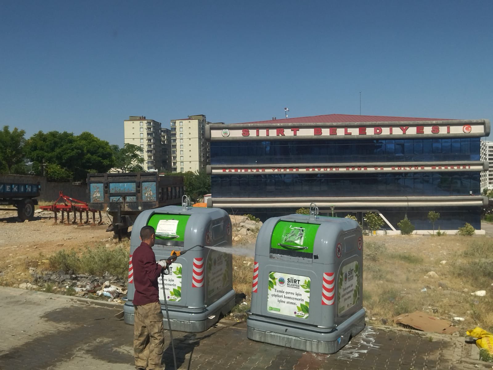 Siirt’te Konteynerler Dezenfekte Ediliyor