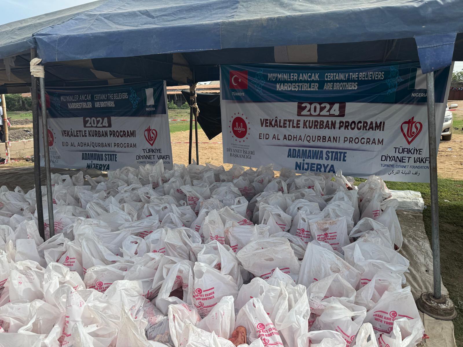 Siirtli Din Görevlisi Erkoyuncu Nijerya’da Kurban Eti Dağıttı | Siirt Olay Haber Siirtli Din Görevlisi Erkoyuncu Nijerya’da Kurban Eti Dağıttı | Siirt Olay Haber