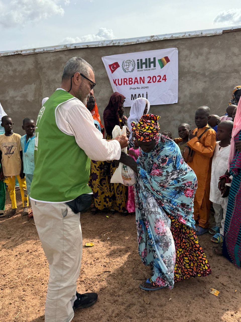 Siirt İHH Farklı Ülkelere Kurban Dağıtıyor | Siirt Olay Haber Siirt İHH Farklı Ülkelere Kurban Dağıtıyor | Siirt Olay Haber