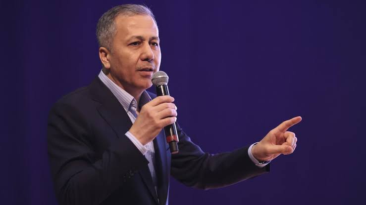 Bakan Yerlikaya  Uyardı; Emniyet Kemerimizi takalım ki: Yolun Sonu Bayram Olsun