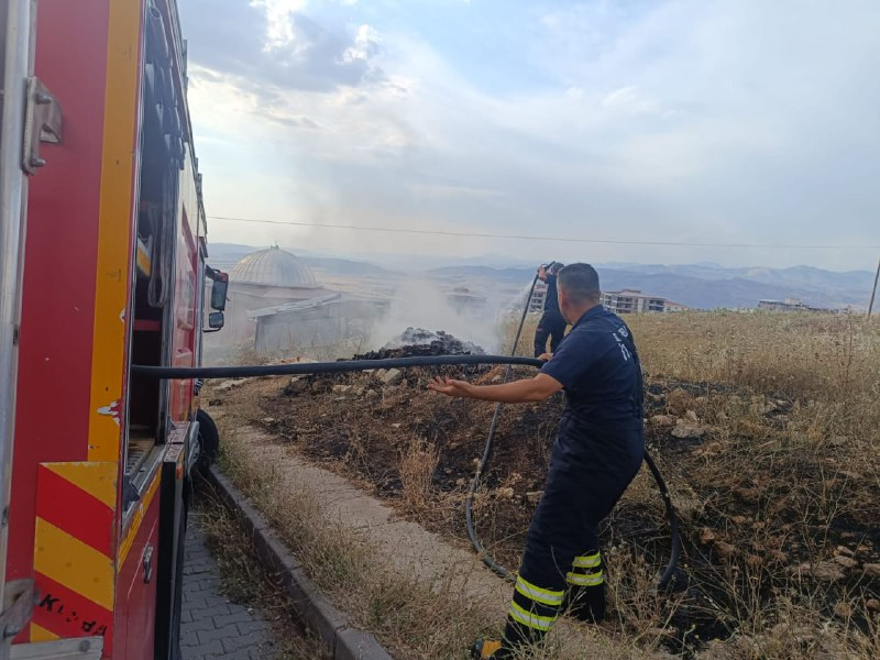 Siirt'teki Anız Yangınlarına Hızlı Müdahale | Siirt Olay Haber Siirt'teki Anız Yangınlarına Hızlı Müdahale | Siirt Olay Haber