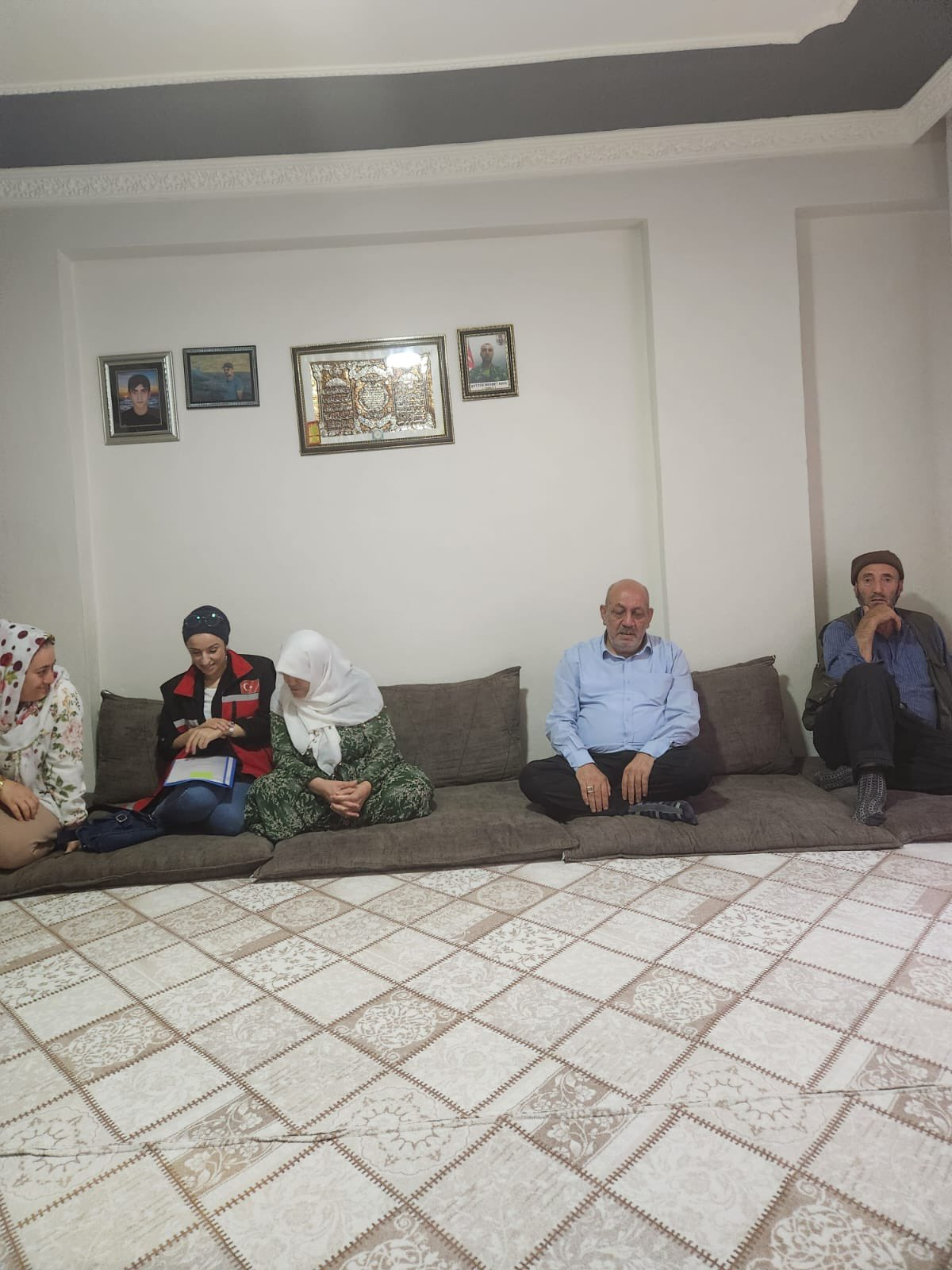 Siirtli Kıbrıs Gazisine Anlamlı Ziyaret | Siirt Olay Haber Siirtli Kıbrıs Gazisine Anlamlı Ziyaret | Siirt Olay Haber
