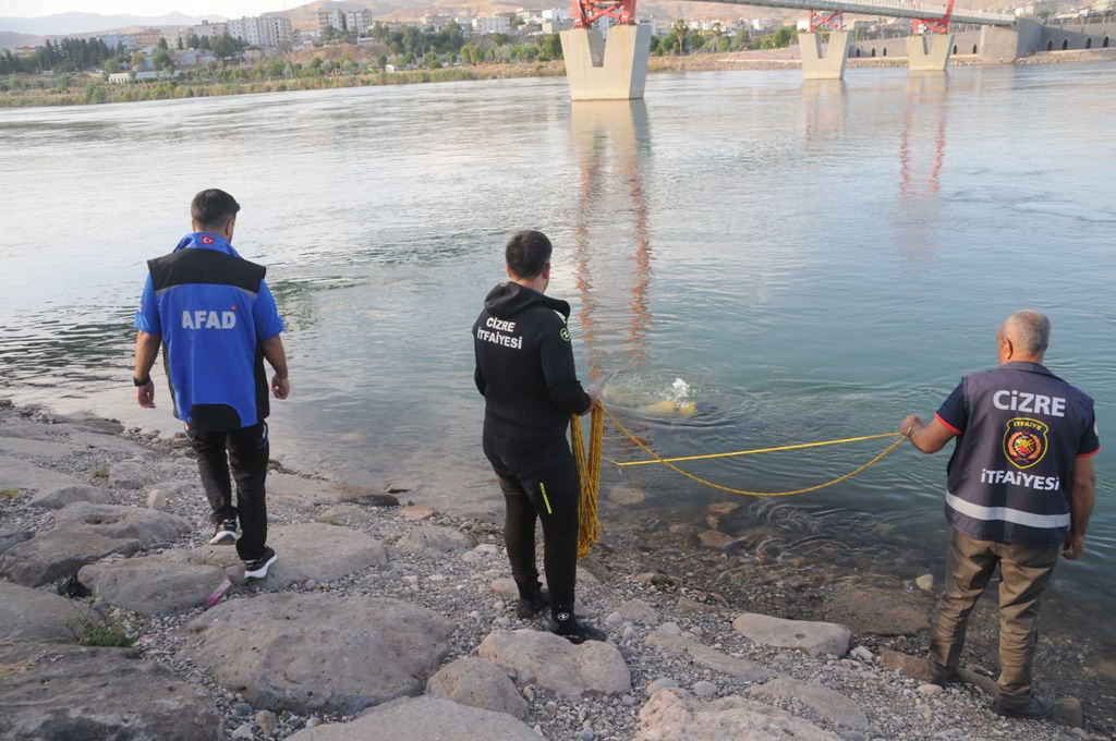 Cizre’de Nehirde Kaybolan Kızın Cenazesi Suriye’de Bulundu | Siirt Olay Haber Cizre’de Nehirde Kaybolan Kızın Cenazesi Suriye’de Bulundu | Siirt Olay Haber