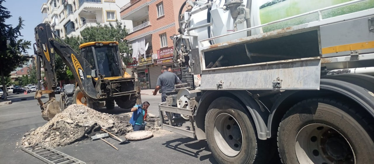 Siirt Belediyesi SİSKİ Ekipleri: 24 Saat Boyunca Kesintisiz Hizmet Anlayışıyla Çalışıyor | Siirt Olay Haber Siirt Belediyesi SİSKİ Ekipleri: 24 Saat Boyunca Kesintisiz Hizmet Anlayışıyla Çalışıyor | Siirt Olay Haber
