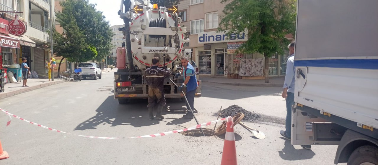 Siirt Belediyesi SİSKİ Ekipleri: 24 Saat Boyunca Kesintisiz Hizmet Anlayışıyla Çalışıyor | Siirt Olay Haber Siirt Belediyesi SİSKİ Ekipleri: 24 Saat Boyunca Kesintisiz Hizmet Anlayışıyla Çalışıyor | Siirt Olay Haber