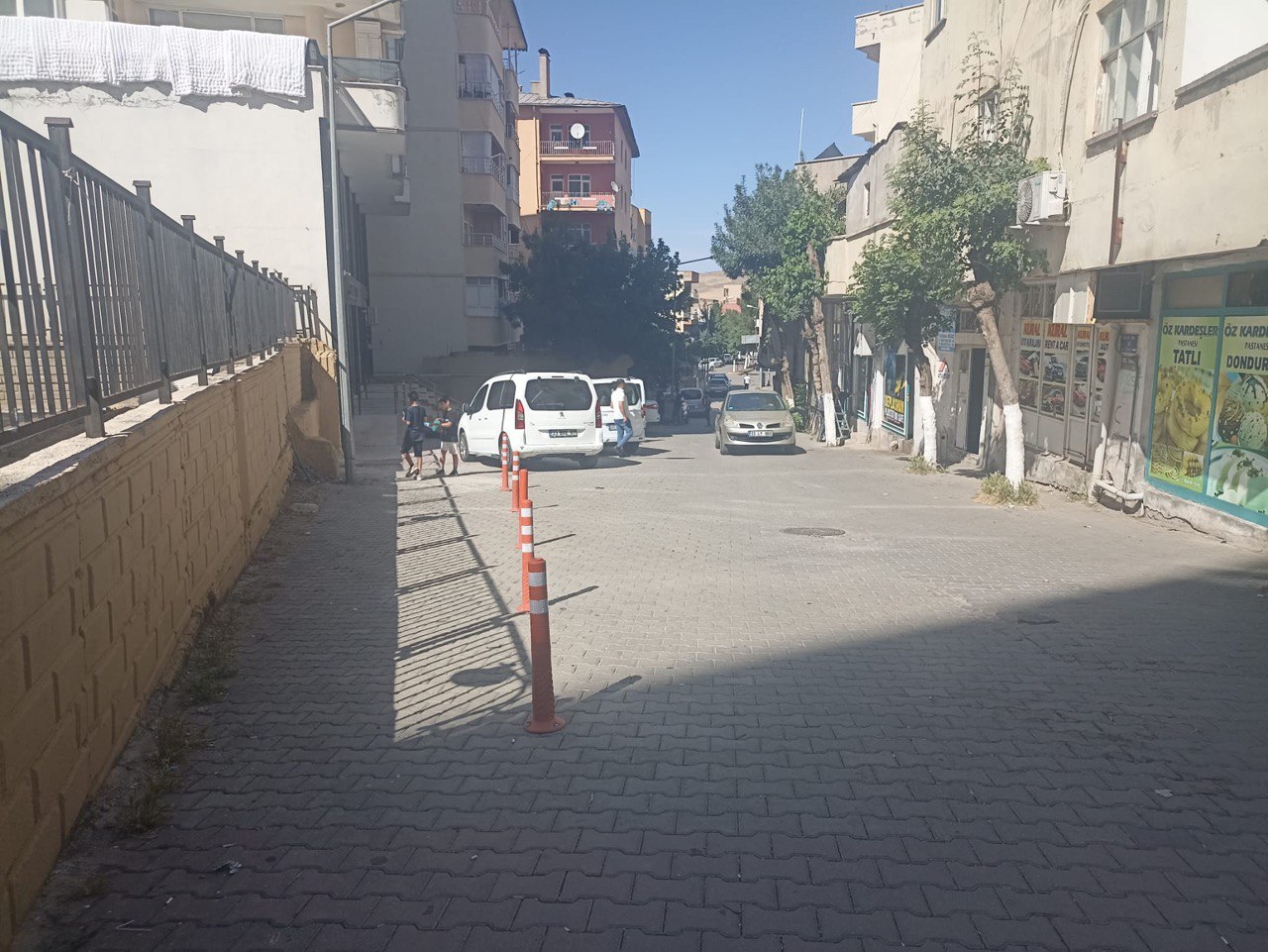 Belediyeden Umudunu Kesti, Kendi Kaldırımını Yaptı! | Siirt Olay Haber Belediyeden Umudunu Kesti, Kendi Kaldırımını Yaptı! | Siirt Olay Haber