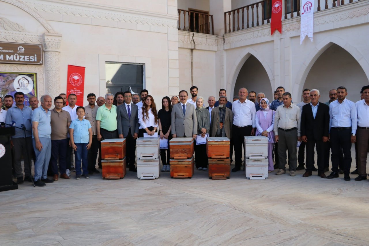 Siirt’te 2 Bin Arılı Kovan Dağımı Yapıldı | Siirt Olay Haber Siirt’te 2 Bin Arılı Kovan Dağımı Yapıldı | Siirt Olay Haber