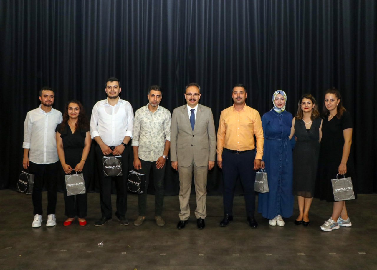 Siirt Valisi Müzikal Masal Gecesine Katıldı | Siirt Olay Haber Siirt Valisi Müzikal Masal Gecesine Katıldı | Siirt Olay Haber