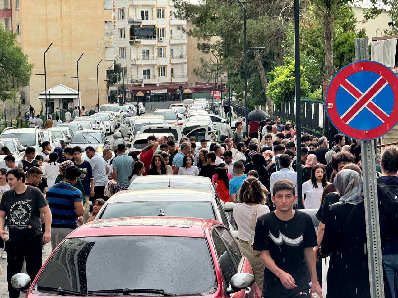 Siirt’te Velilerin Sınav Heyecanı | Siirt Olay Haber Siirt’te Velilerin Sınav Heyecanı | Siirt Olay Haber