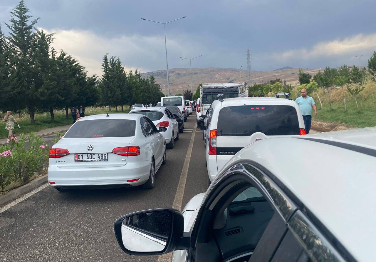 Siirt’te YKS Çıkışı Trafik Tıkandı