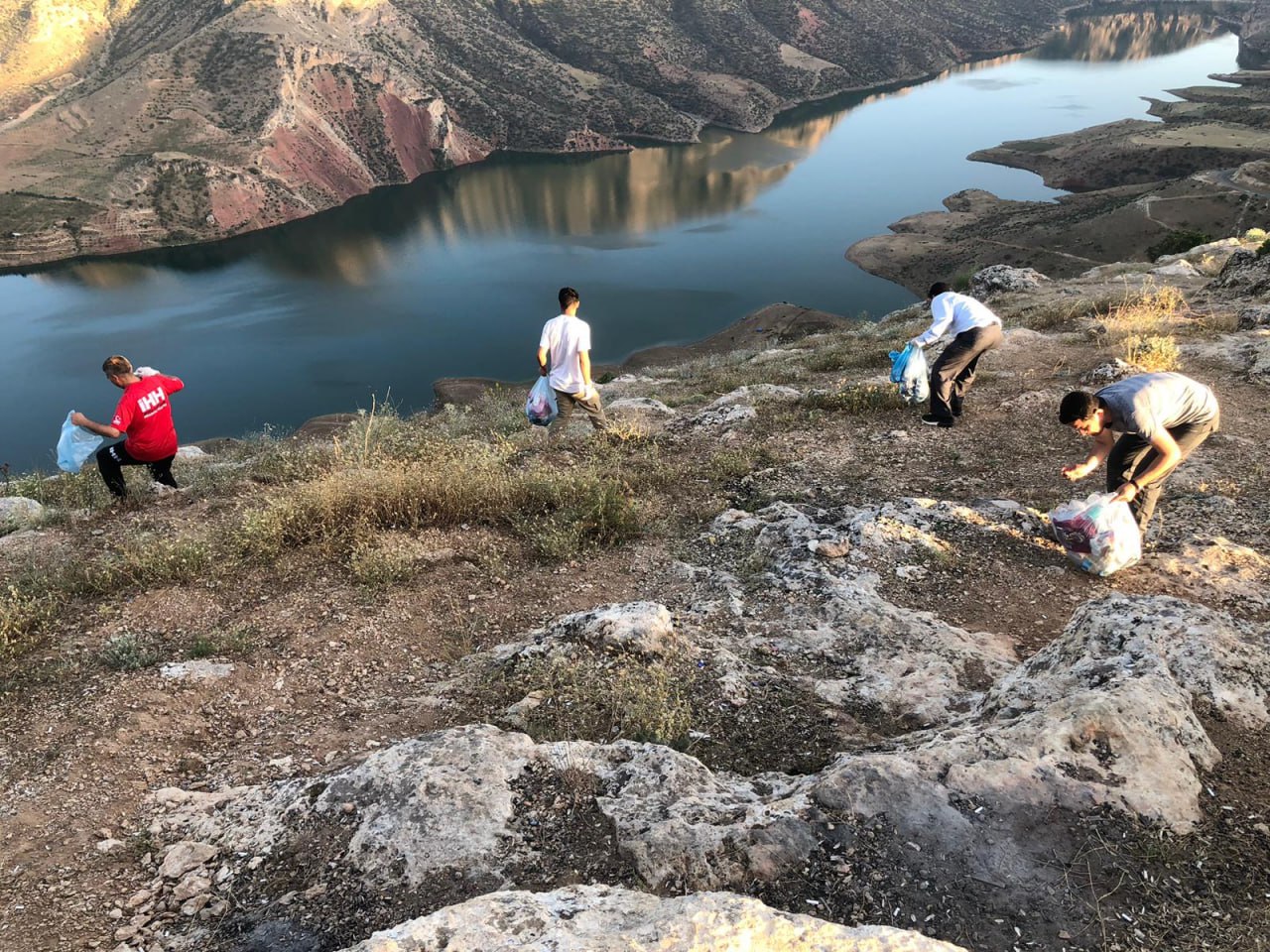 Siirtli Gençler Arama – Kurtarma Kampında | Siirt Olay Haber Siirtli Gençler Arama – Kurtarma Kampında | Siirt Olay Haber