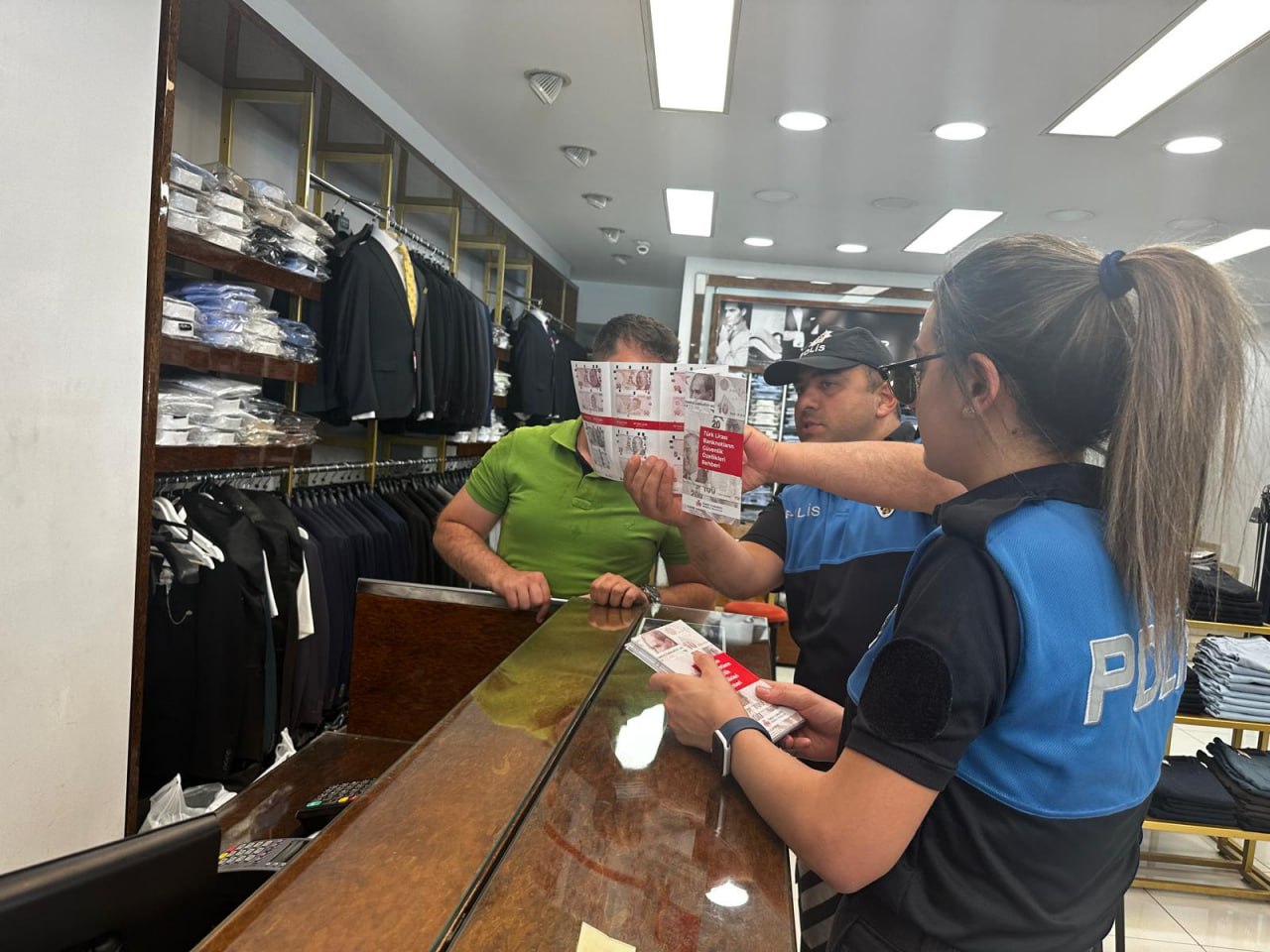 Polisler Kurban Konusunda Siirtlileri Bilgilendirdi | Siirt Olay Haber Polisler Kurban Konusunda Siirtlileri Bilgilendirdi | Siirt Olay Haber