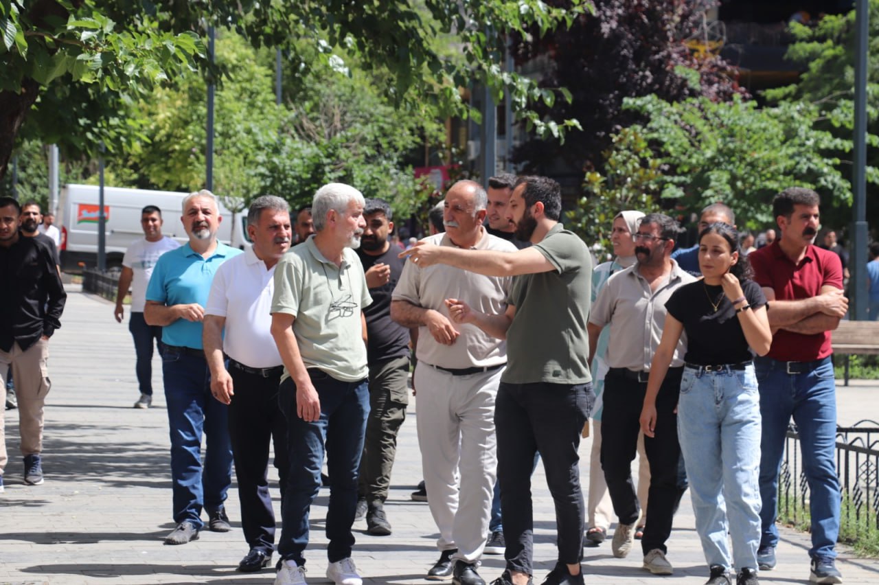 Siirt Belediye Eş Başkanı Mehmet Kaysi Esnaf Ziyaretinde Bulundu | Siirt Olay Haber Siirt Belediye Eş Başkanı Mehmet Kaysi Esnaf Ziyaretinde Bulundu | Siirt Olay Haber