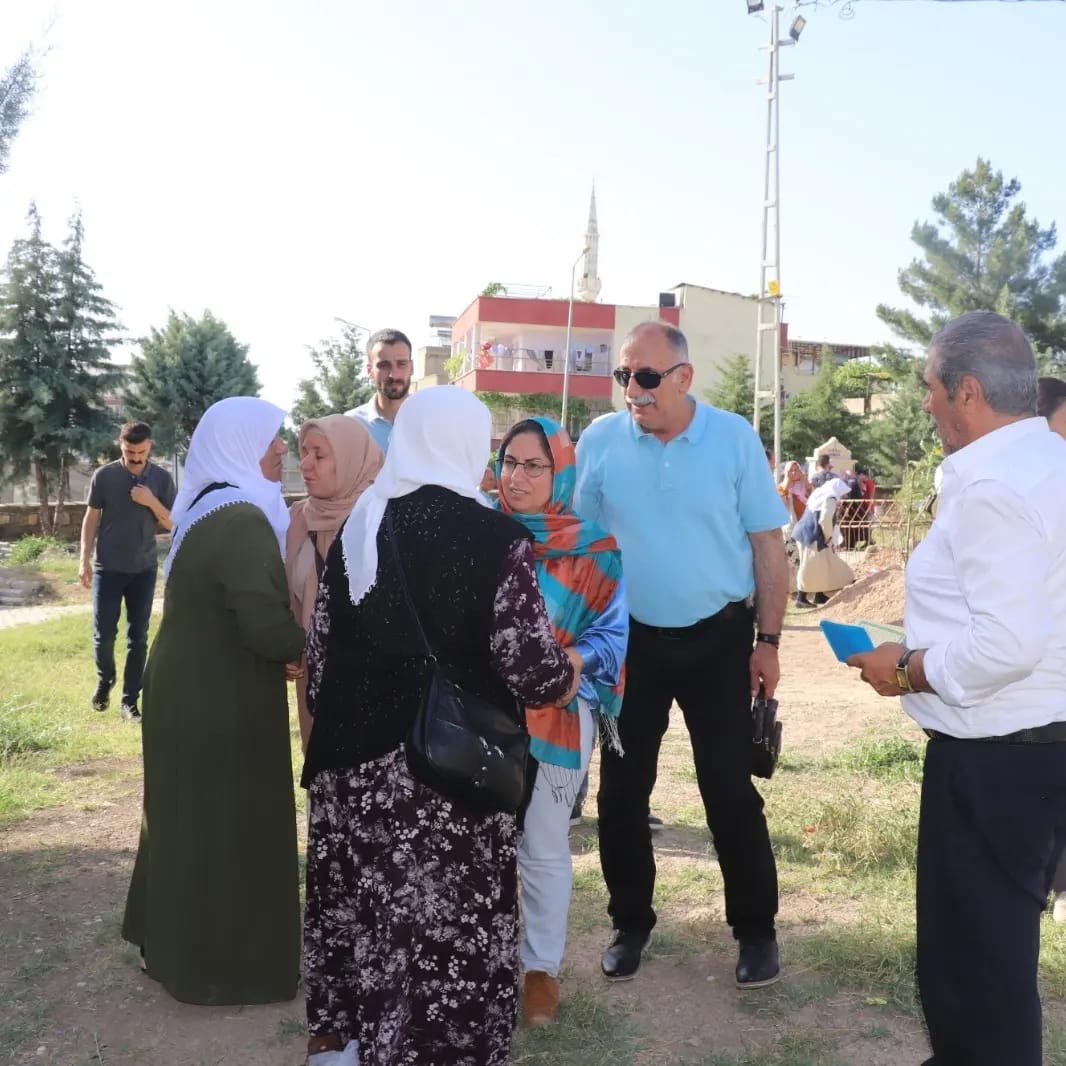 Siirt Belediye Eş Başkanları Mezarlıkları İnceledi | Siirt Olay Haber Siirt Belediye Eş Başkanları Mezarlıkları İnceledi | Siirt Olay Haber