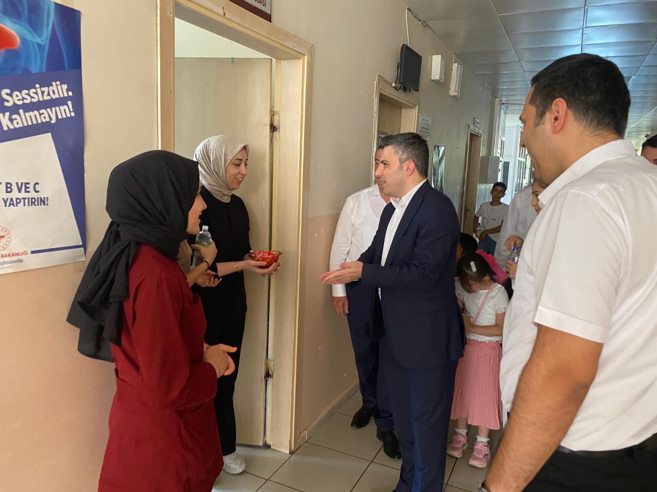 Siirt – Şirvan Kaymakamı Bayramda Hastaneyi Ziyaret Etti | Siirt Olay Haber Siirt – Şirvan Kaymakamı Bayramda Hastaneyi Ziyaret Etti | Siirt Olay Haber