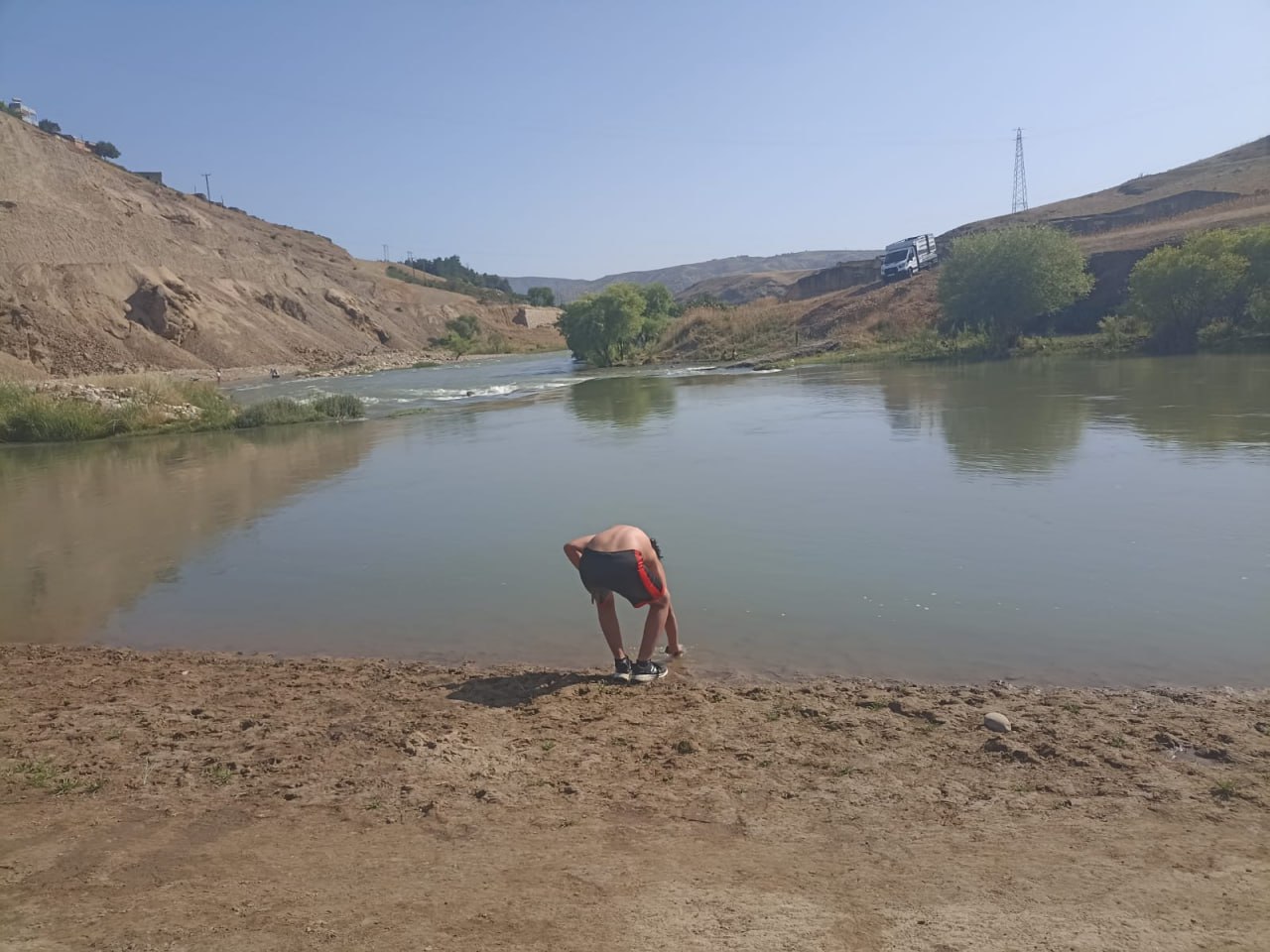 Sıcaklardan Bunalan Siirtliler Kezer Çayı’na Akın Etti | Siirt Olay Haber Sıcaklardan Bunalan Siirtliler Kezer Çayı’na Akın Etti | Siirt Olay Haber