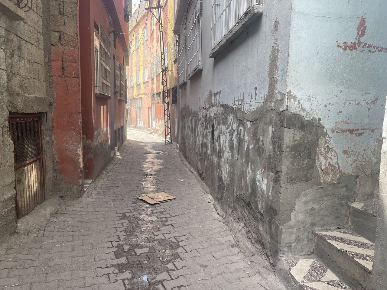 Siirt’in Dar Sokakları Zorluyor | Siirt Olay Haber Siirt’in Dar Sokakları Zorluyor | Siirt Olay Haber