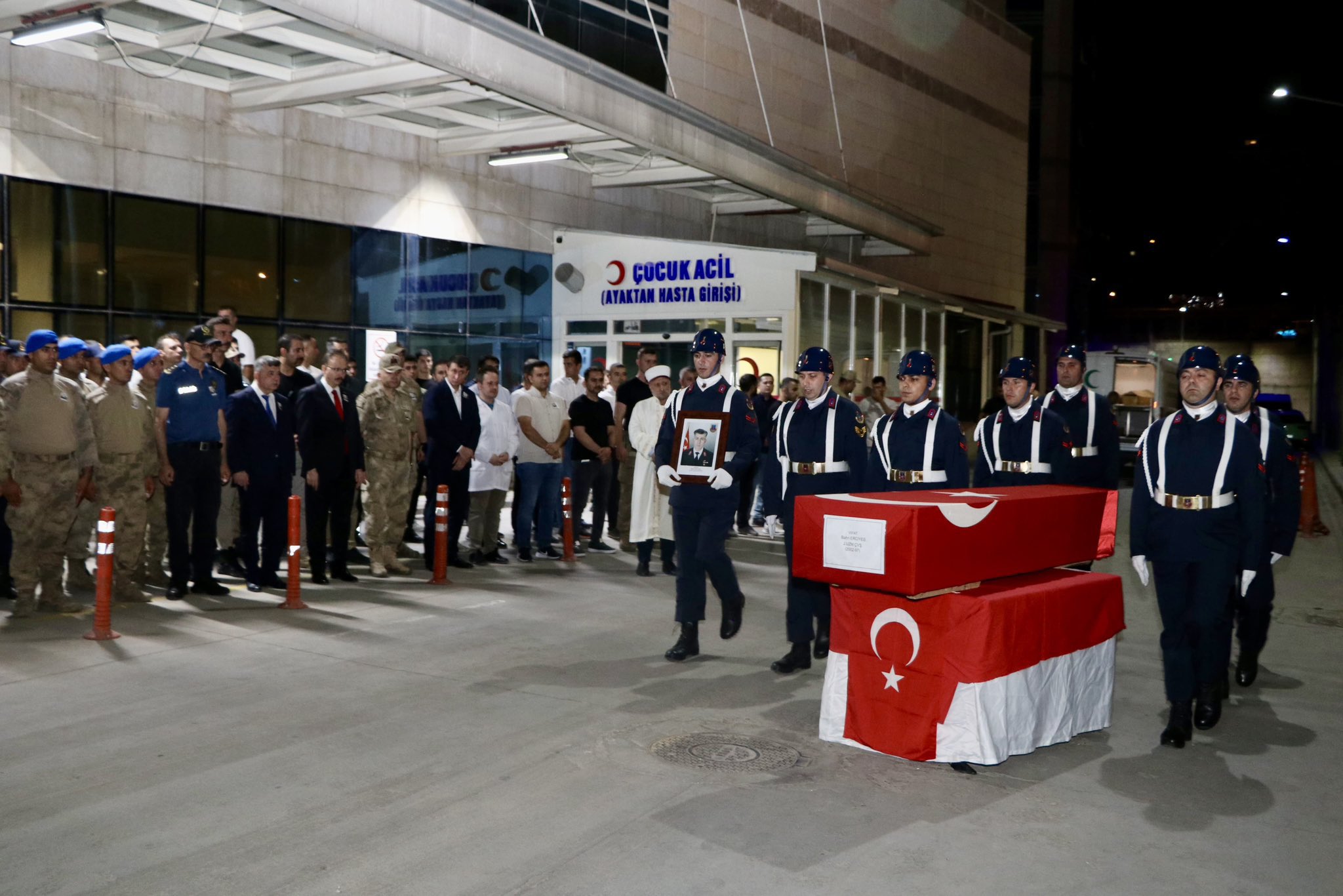 Siirt Milletvekili de Vefat Eden Askerin Cenazesine Katıldı