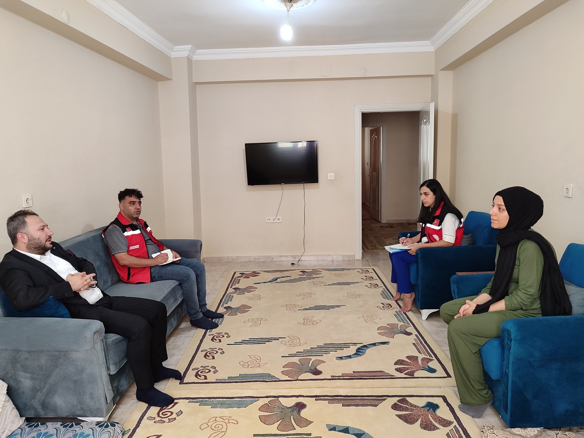 Siirt’e Asaleten Atanan Müdürden Koruma Altındaki Çocuğa Ziyaret