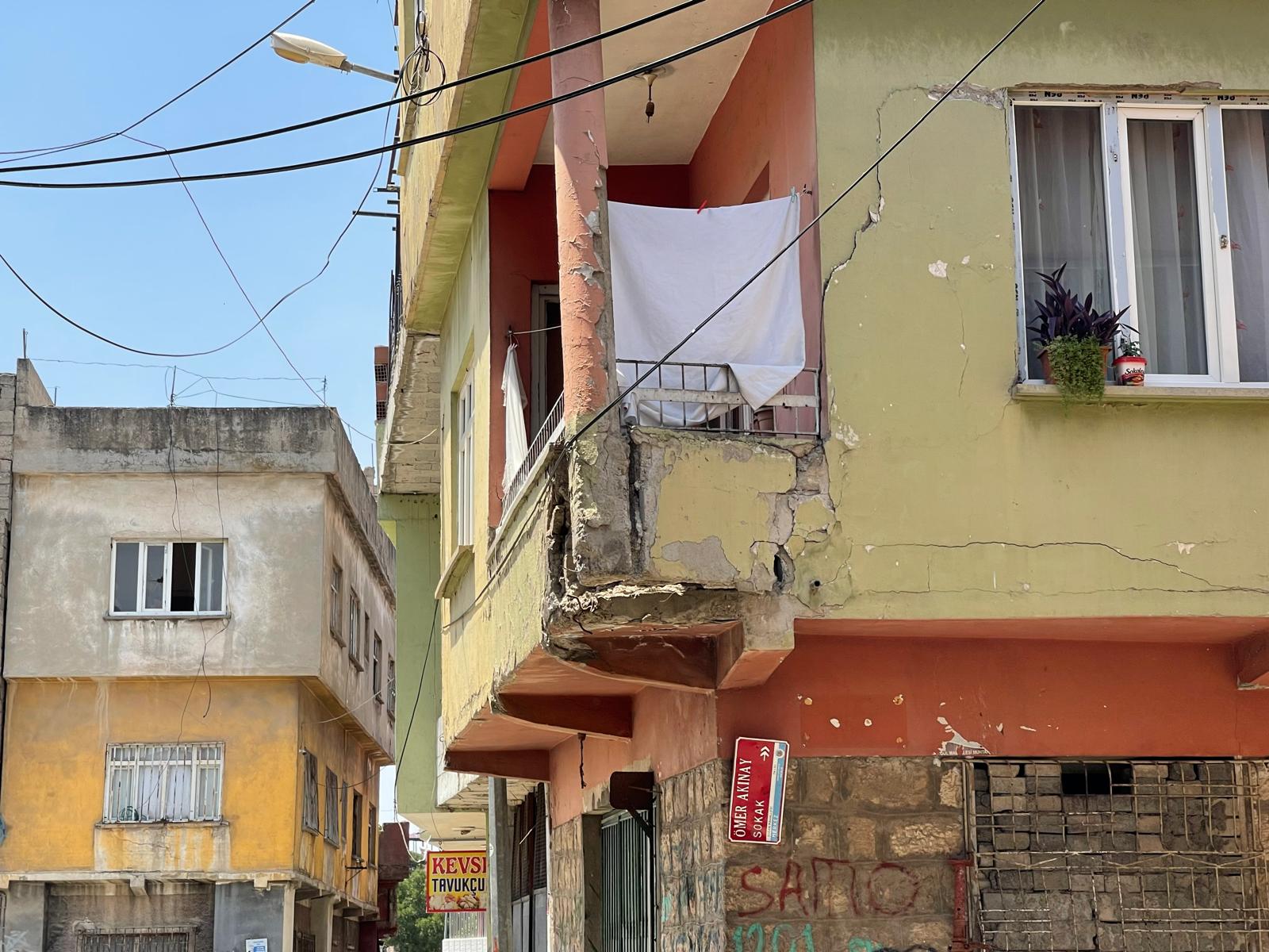 Siirt’te Kamyon Eve Girdi | Siirt Olay Haber Siirt’te Kamyon Eve Girdi | Siirt Olay Haber