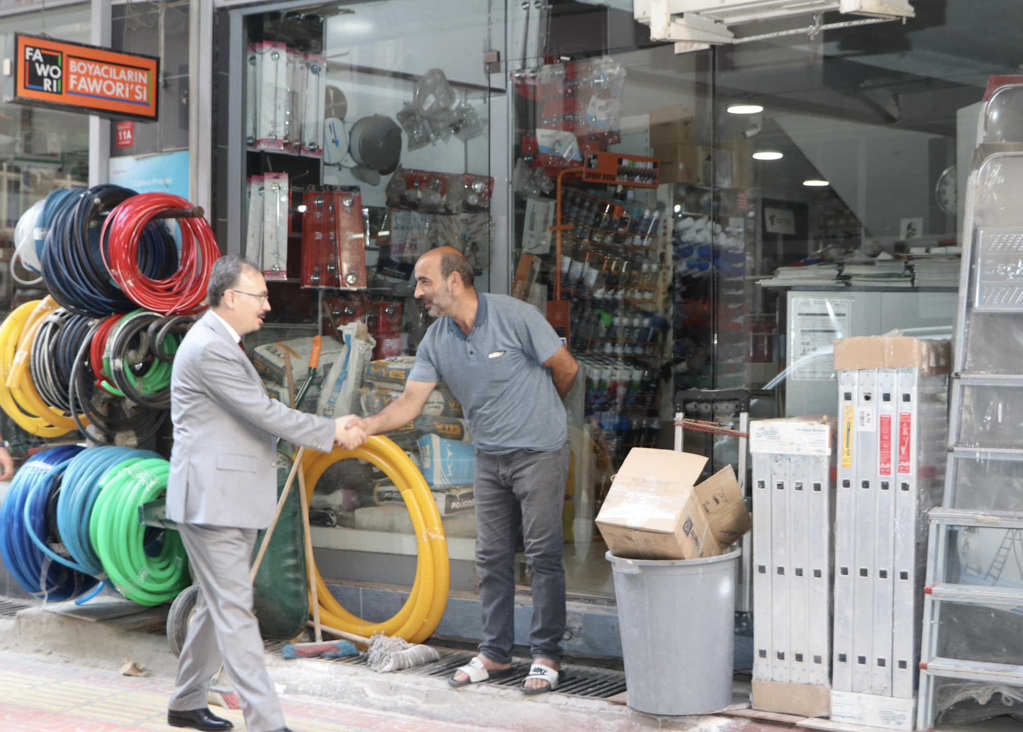 Siirt Valisi Esnafın Yanında | Siirt Olay Haber Siirt Valisi Esnafın Yanında | Siirt Olay Haber