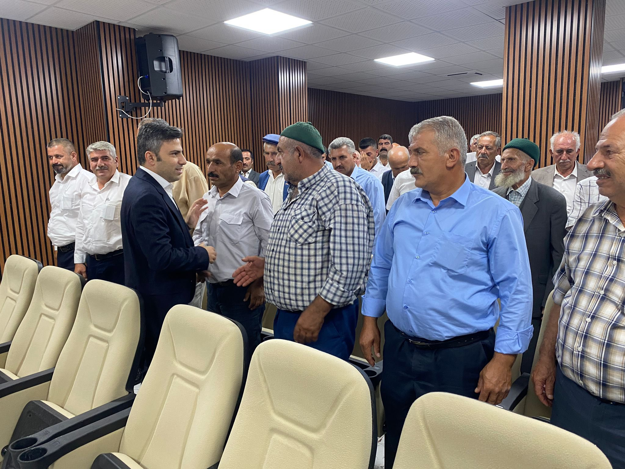 Şirvan Kaymakamı Muhtarlarla Vedalaştı | Siirt Olay Haber Şirvan Kaymakamı Muhtarlarla Vedalaştı | Siirt Olay Haber