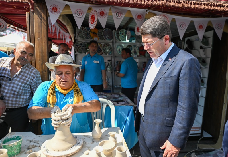 Adalet Bakanı Tunç, İşyurtları Ürün Ve El Sanatları Fuarı Açılışına Katıldı