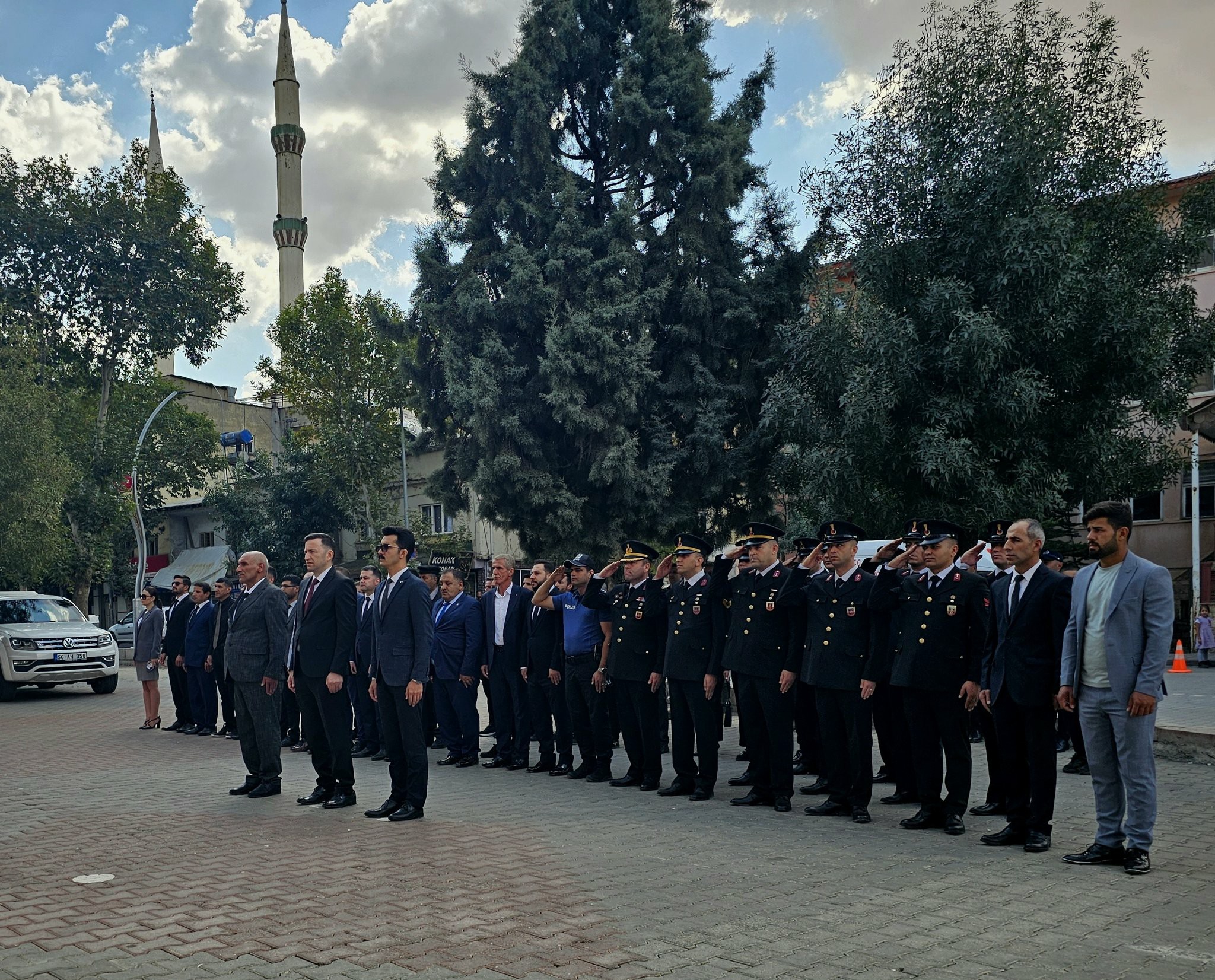 Pervari Kaymakamı Çelenk Sunma Programında