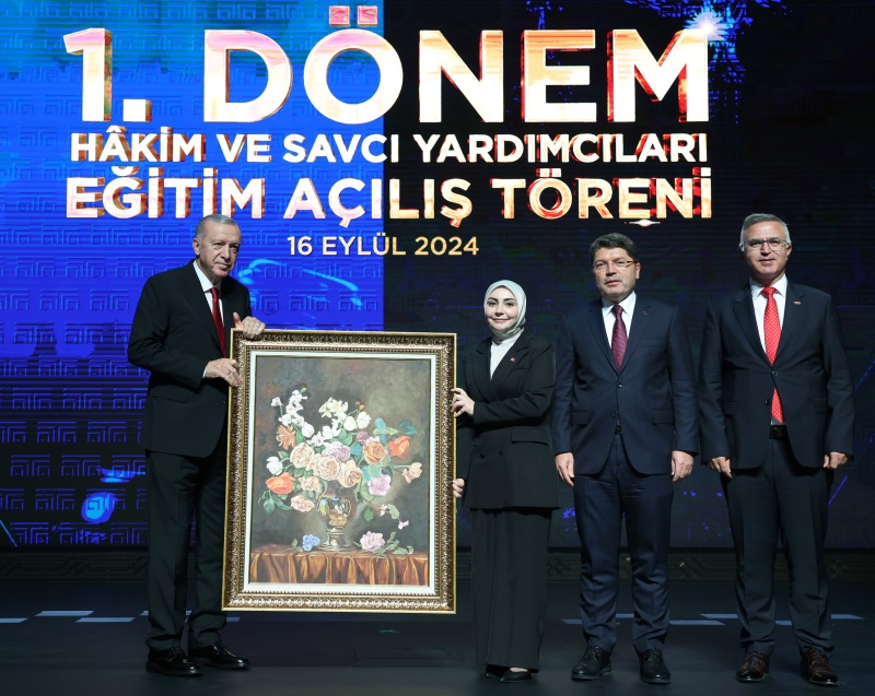 CUMHURBAŞKANI ERDOĞAN, 1. DÖNEM HAKİM VE SAVCI YARDIMCILARI EĞİTİMİ AÇILIŞ TÖRENİ’NE TEŞRİF ETTİ