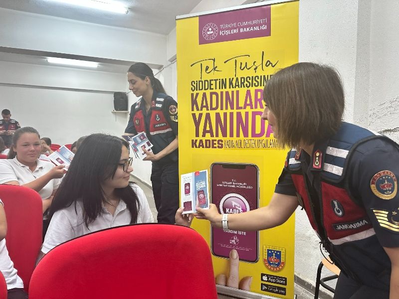 Aydın’da Jandarma Ekipleri Öğrencileri Bilgilendirdi