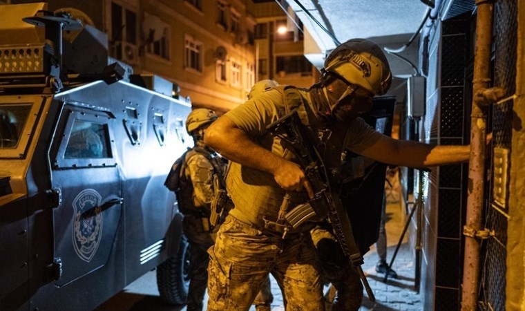 İstanbul’da İş Yerlerini Kurşunlayan Organize Suç Örgütü Üyesi 23 Kişi Yakalandı