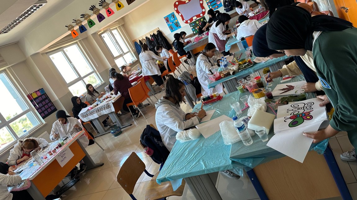 Siirtli Öğrenciler Ürettikleri Boyalarla Sanat Yaptı