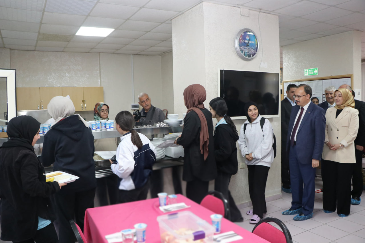 Siirt Valisi Öğrencilerle Bir Arada | Siirt Olay Haber