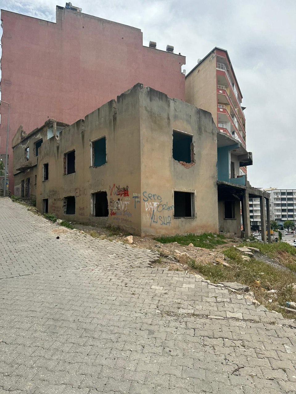 Siirt’te Metruk Binalar Ne Olacak?