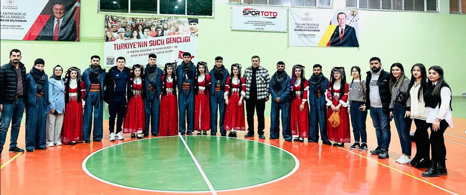 Siirt’te Öğrencilere Halk Oyunları Gecesi Düzenlendi