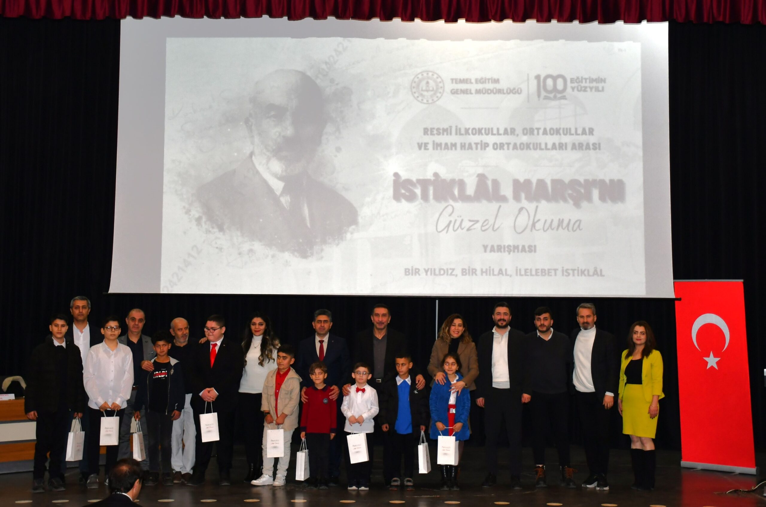 Siirt’te İstiklal Marşı’nı Güzel Okuma Yarışması Düzenlendi
