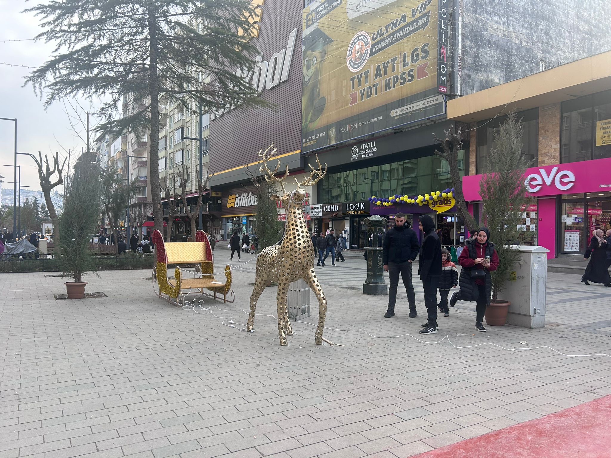 Güres Caddesi’ne Yılbaşı Geyiği Geldi 
