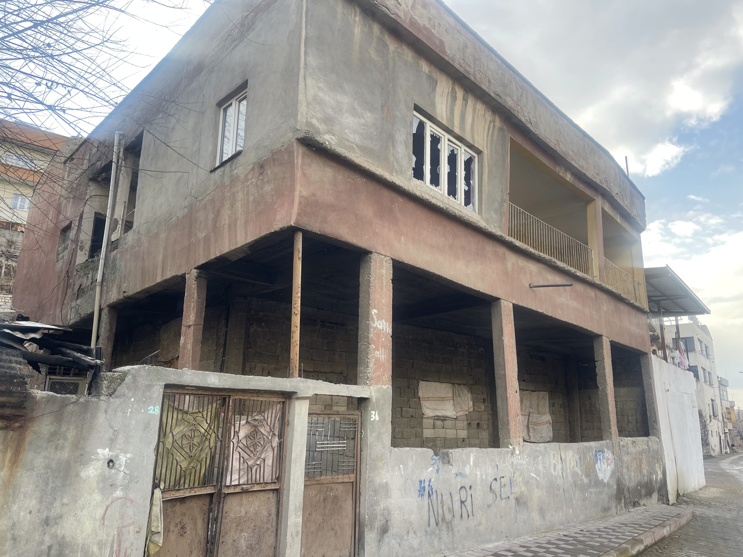 Siirt Belediyesinden Metruk Yapı İlanı