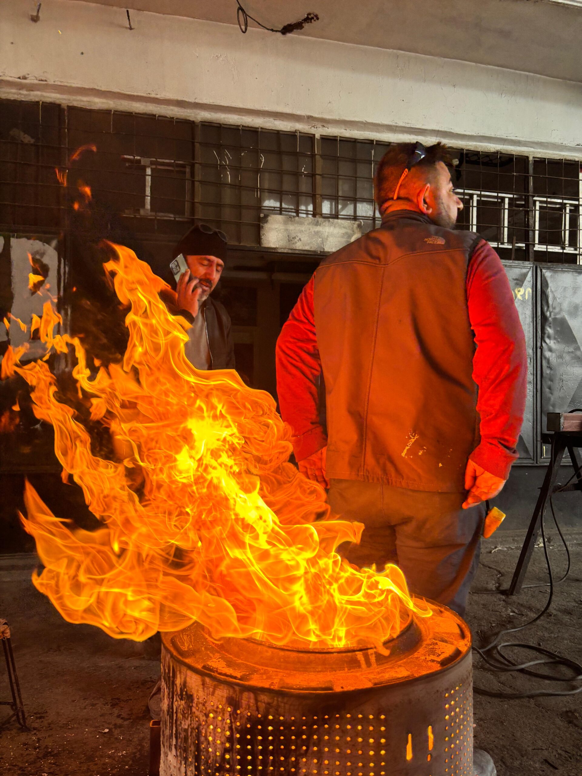 Siirtli Esnaflar Ateş Yakarak Kışı Geçiriyor