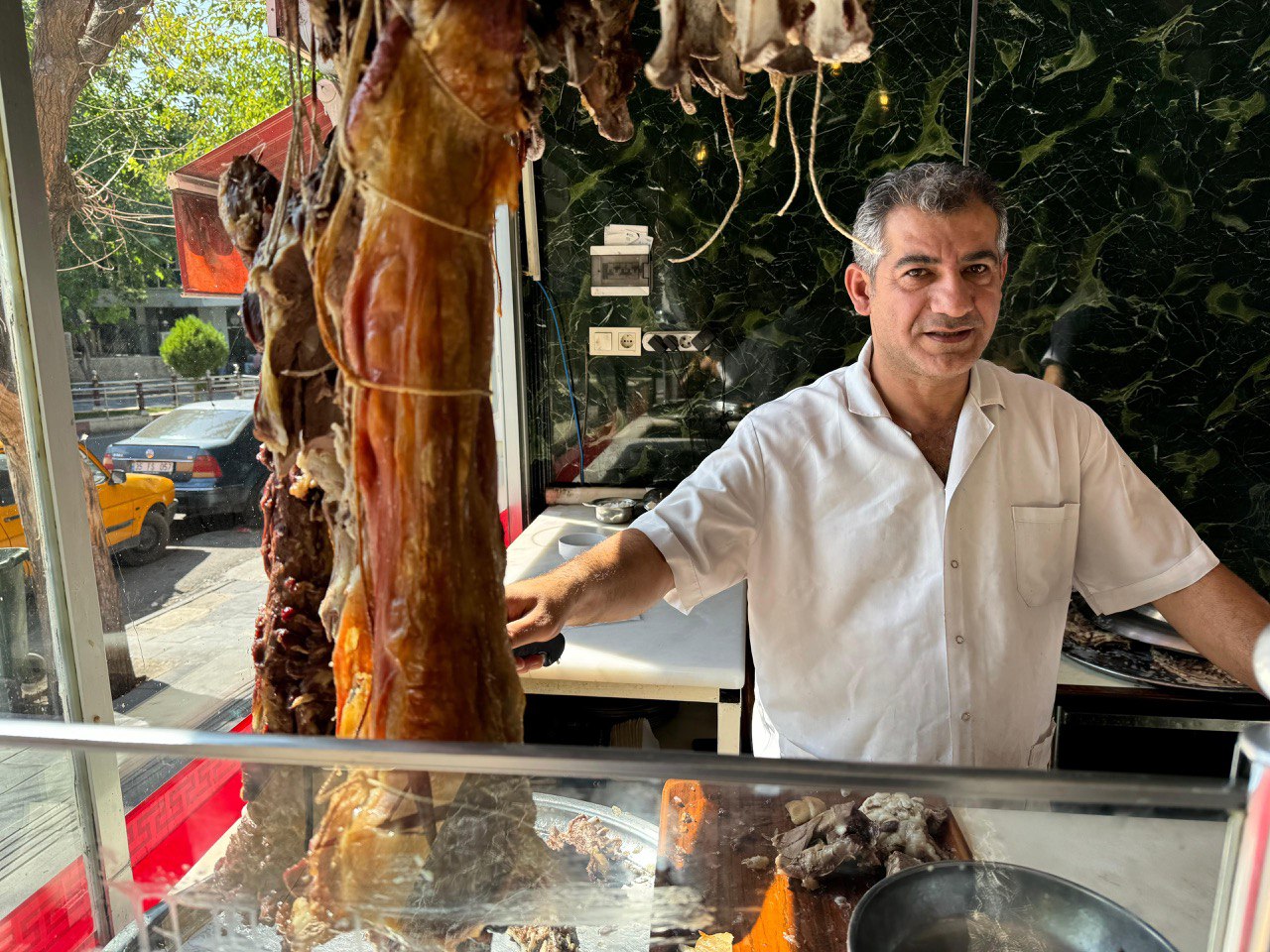 Siirt’te Sabah Kahvaltısında Paça ile Büryan Yarışıyor