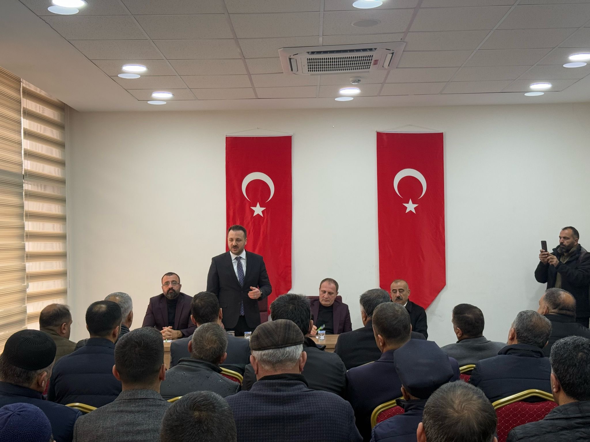 AK Parti Siirt Heyeti Pervari’de Vatandaşla Bir Araya Geldi