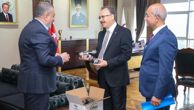 Siirt Cahter Balı’na Paris’ten Altın Kalite Ödülü Geldi | Siirt Olay Haber Siirt Cahter Balı’na Paris’ten Altın Kalite Ödülü Geldi | Siirt Olay Haber