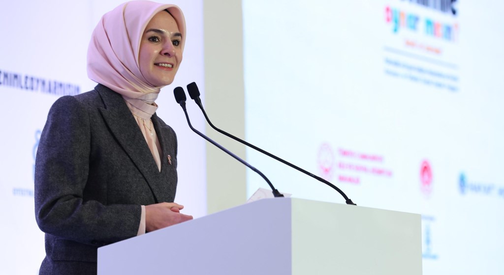 Aile ve Sosyal Hizmetler Bakanı Göktaş, “Benimle Oynar mısın?” projesinin imza töreninde konuştu