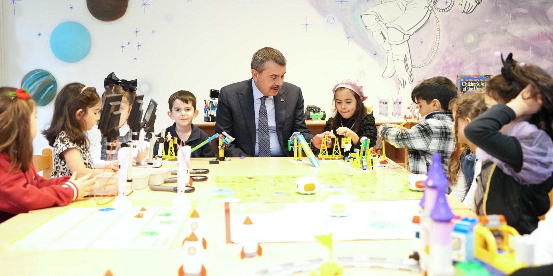 BAKAN TEKİN, BİLİM VE TEKNOLOJİ EĞİTİMİ VEREN İTÜ ANAOKULUNU ZİYARET ETTİ